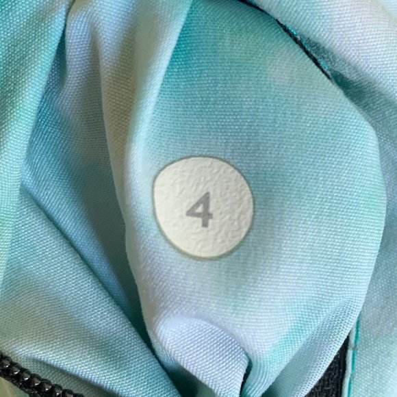 LULULEMON Tracker Shorts with Liner Size 4 - Picture 7 of 8